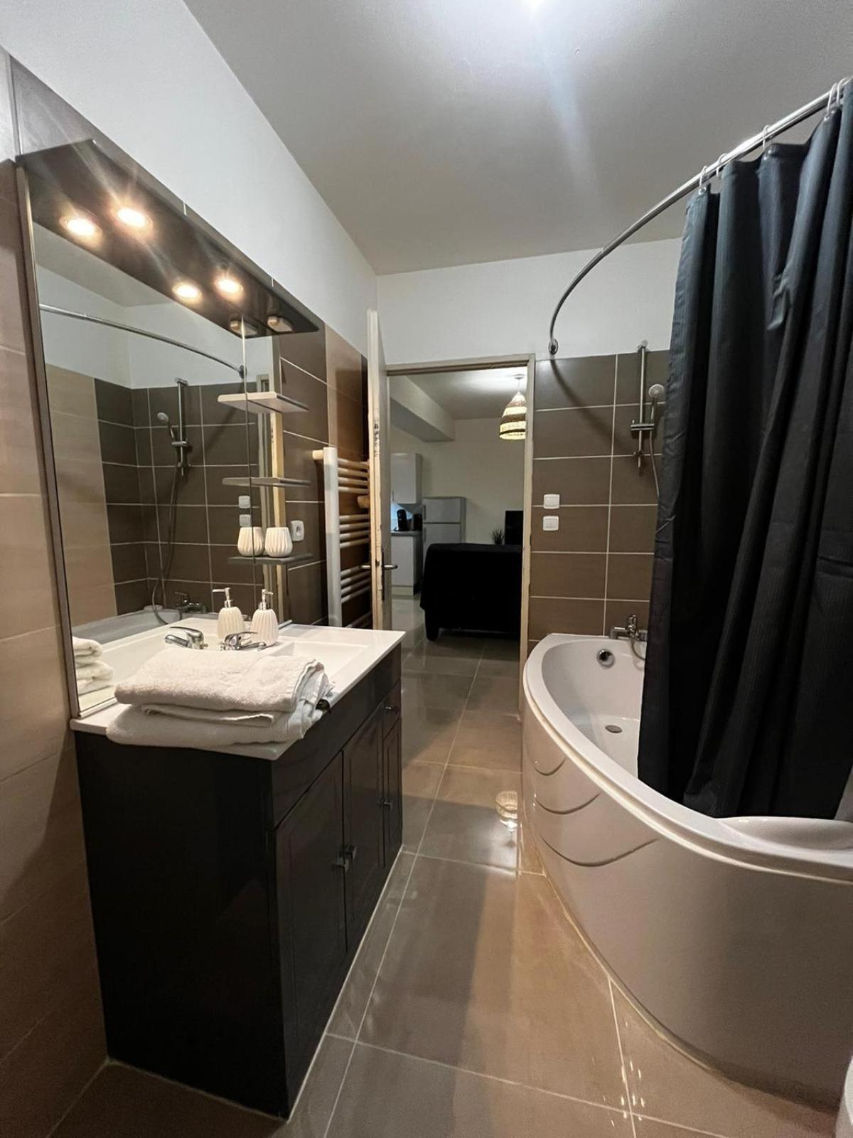 Appartement Des Carmes Nîmes Buitenkant foto
